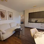 Lynova Z Parkingiem Podziemnym Apartment *