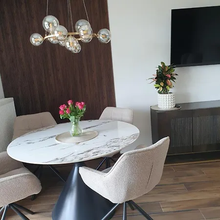 Lynova Z Parkingiem Podziemnym Apartment *