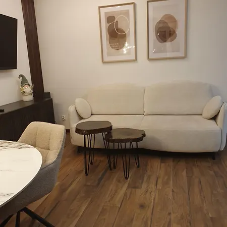 Lynova Z Parkingiem Podziemnym Apartmán *